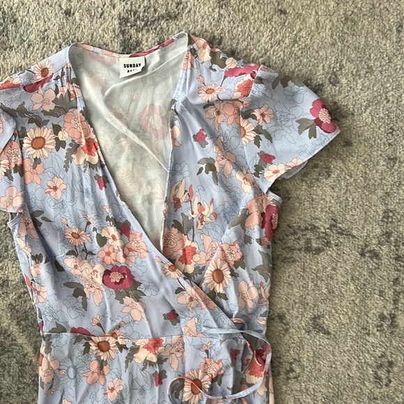 Floral aritzia midi dress - Picture 2 of 3